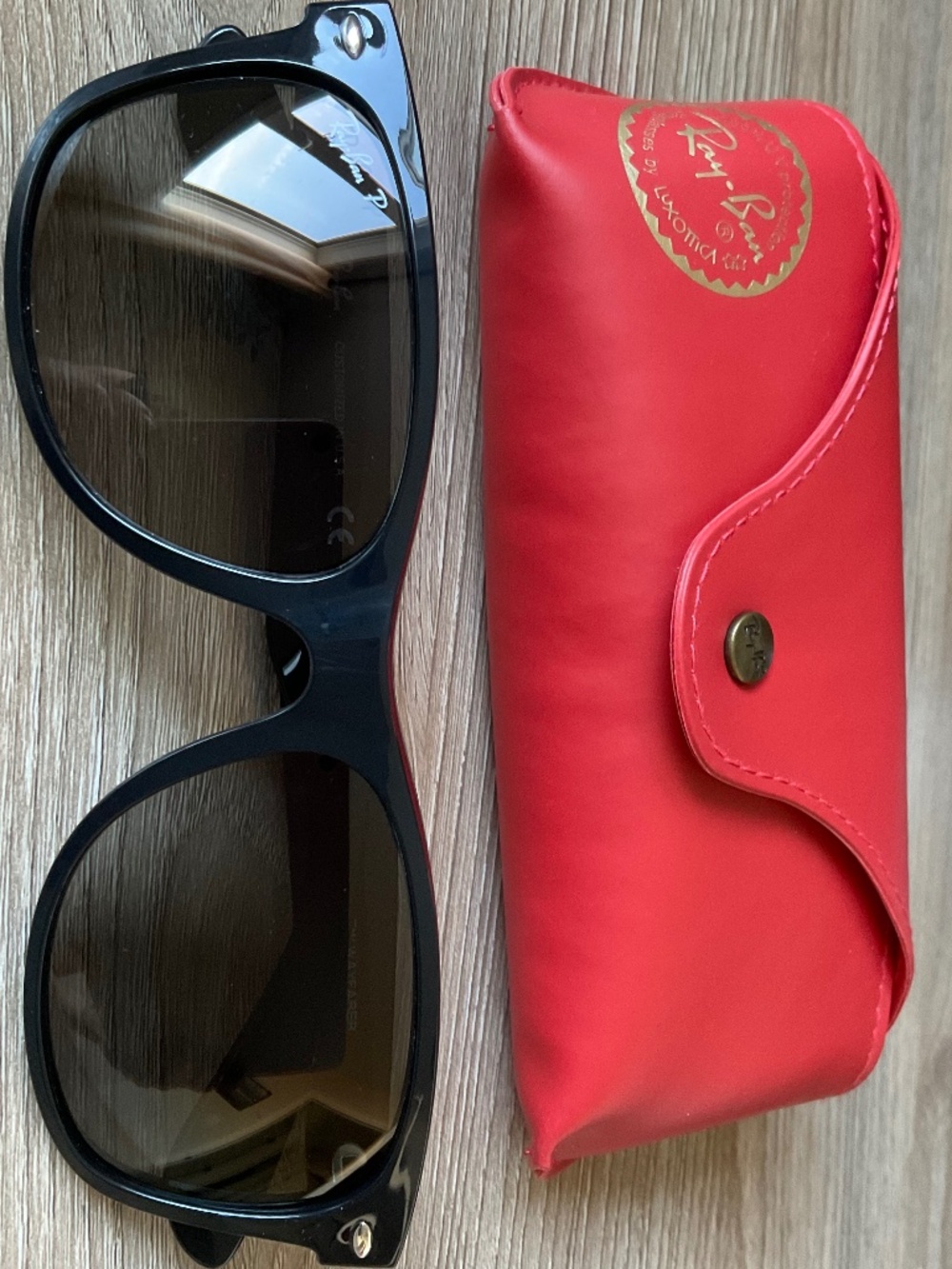 Ray Ban Wayfarer - New Style - Black Polarized Frames w/ Grey Gradient Lenses